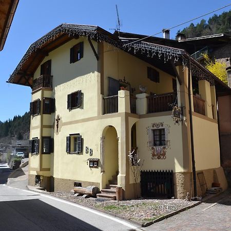 B&B La Tana Dell'Orso - Die Baerenhoehle 卡斯特罗迪费耶美 外观 照片