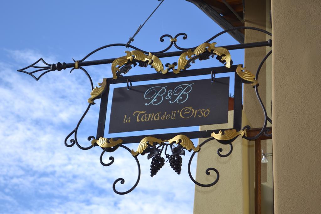 B&B La Tana Dell'Orso - Die Baerenhoehle 卡斯特罗迪费耶美 外观 照片