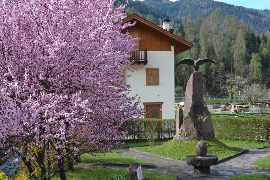 B&B La Tana Dell'Orso - Die Baerenhoehle 卡斯特罗迪费耶美 外观 照片